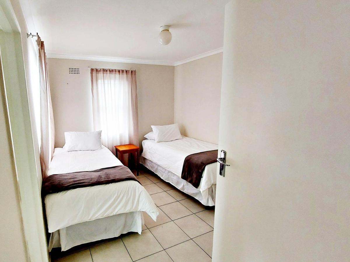 Broadway Self Catering Apartments เดอร์บันวิลล์ ภายนอก รูปภาพ