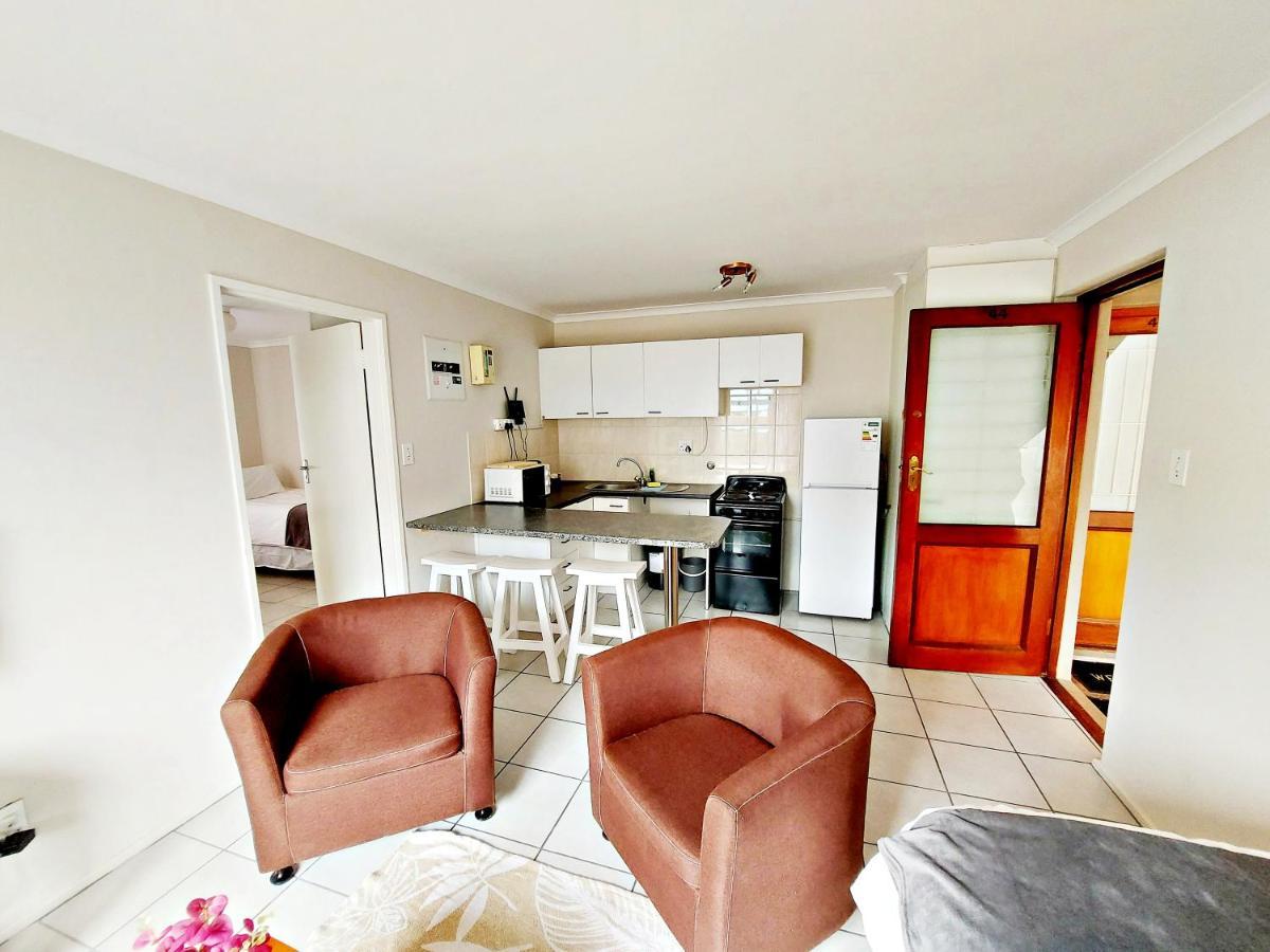 Broadway Self Catering Apartments เดอร์บันวิลล์ ภายนอก รูปภาพ