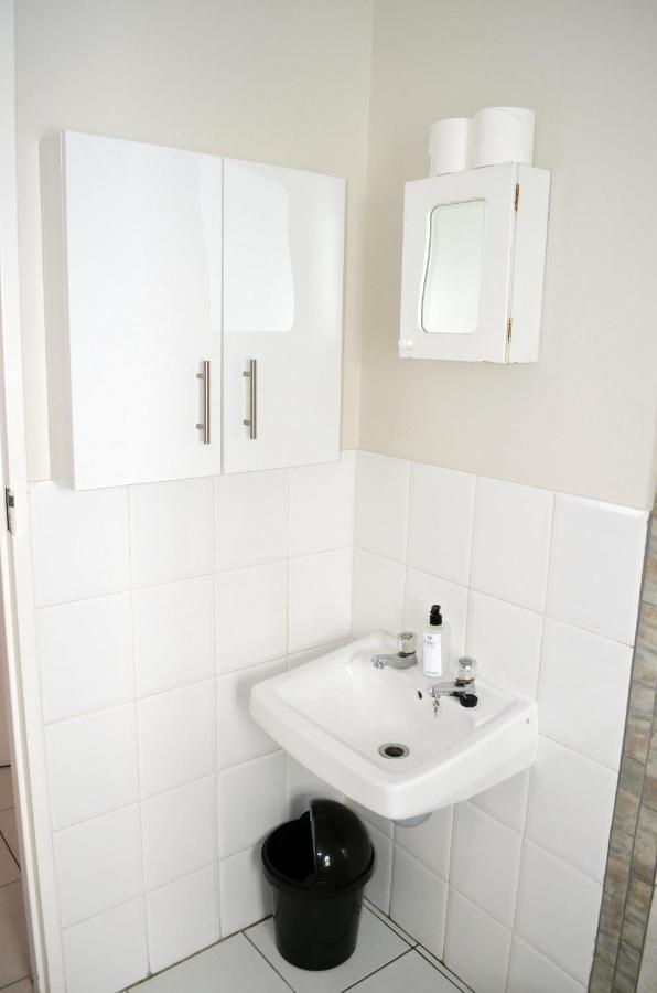 Broadway Self Catering Apartments เดอร์บันวิลล์ ภายนอก รูปภาพ