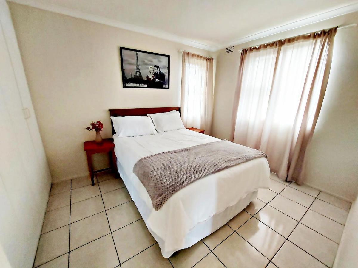 Broadway Self Catering Apartments เดอร์บันวิลล์ ภายนอก รูปภาพ