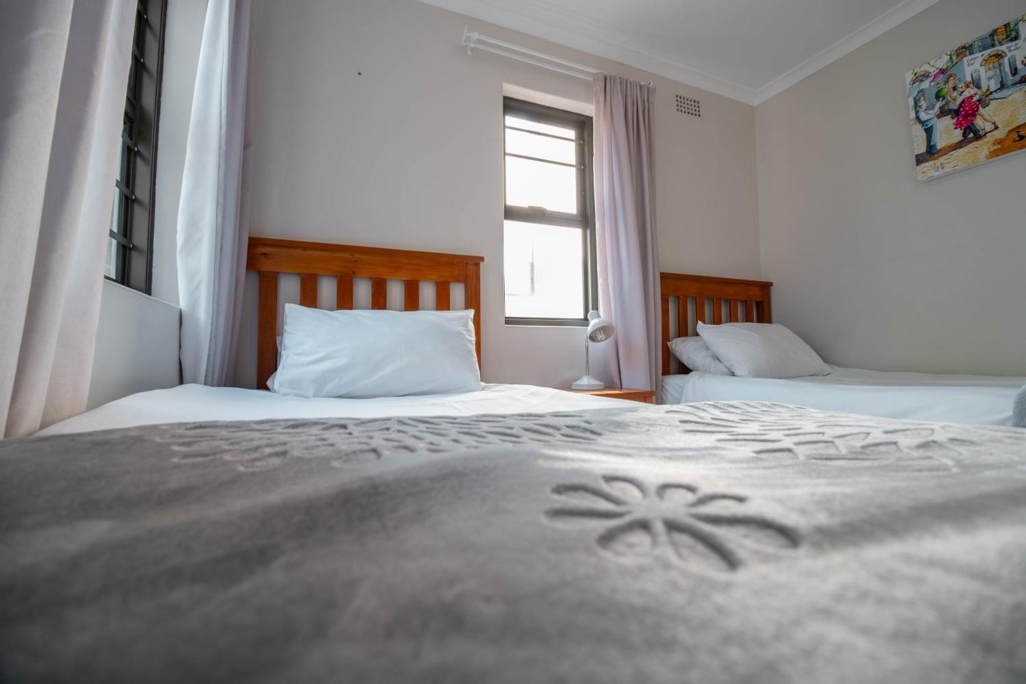 Broadway Self Catering Apartments เดอร์บันวิลล์ ภายนอก รูปภาพ