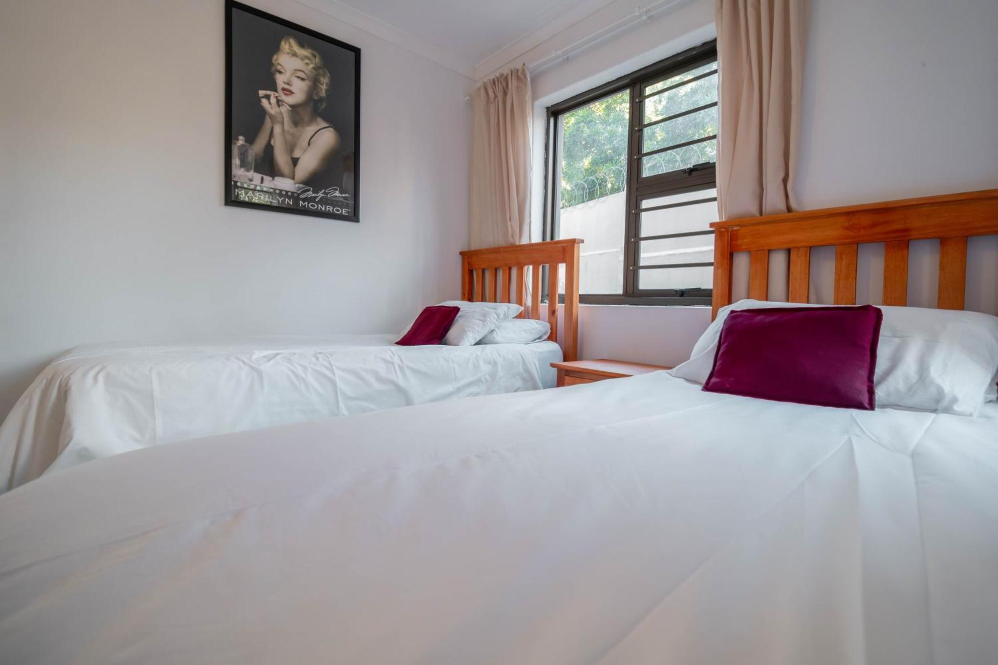 Broadway Self Catering Apartments เดอร์บันวิลล์ ภายนอก รูปภาพ